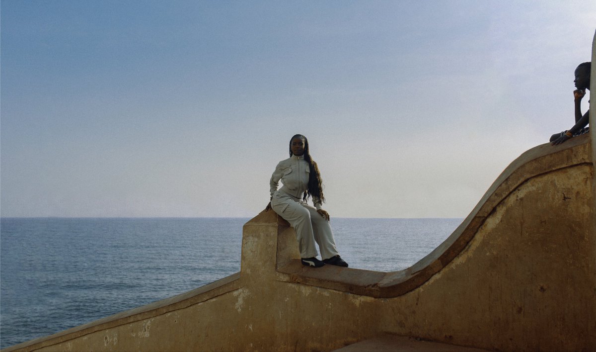 Young Maxwell tweet media