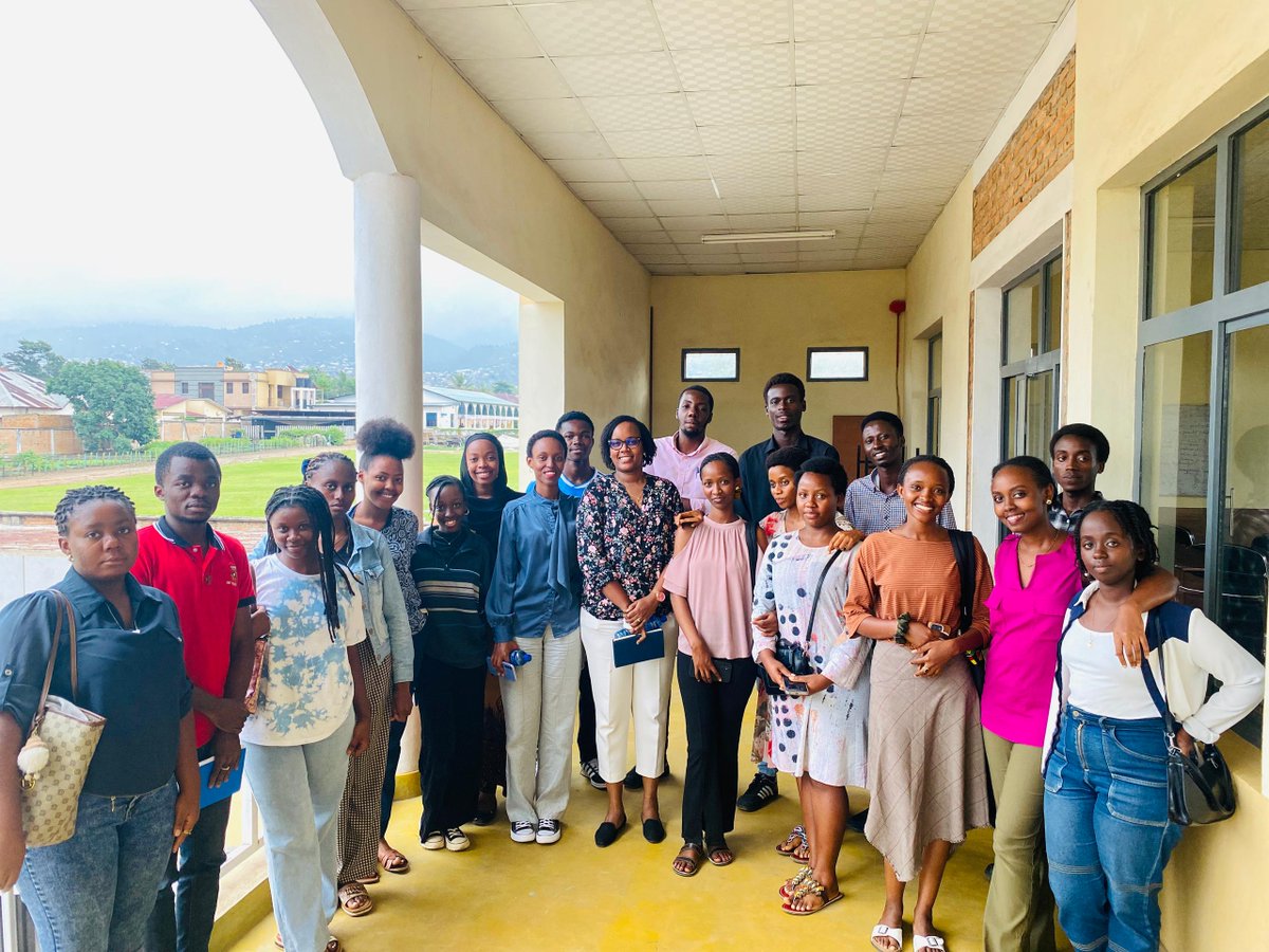 IrakizaDeborah's tweet photo. Honoré d’avoir participé à une discussion sur la santé mentale des femmes en milieu social à l'Université Lumière @DeBujumbura (Campus Kinindo) . Des échanges riches qui ont mis en lumière des réalités importantes. 

#SantéMentale #Femmes #Psychologie #BienÊtre https://t.co/DvTSqpdrzB