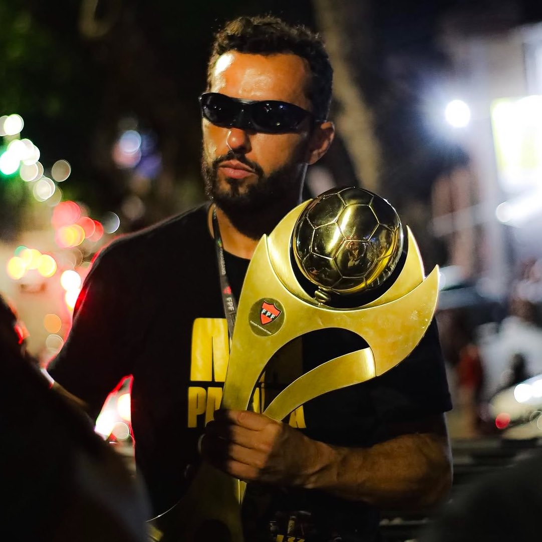 botafoguense mil grau tweet media