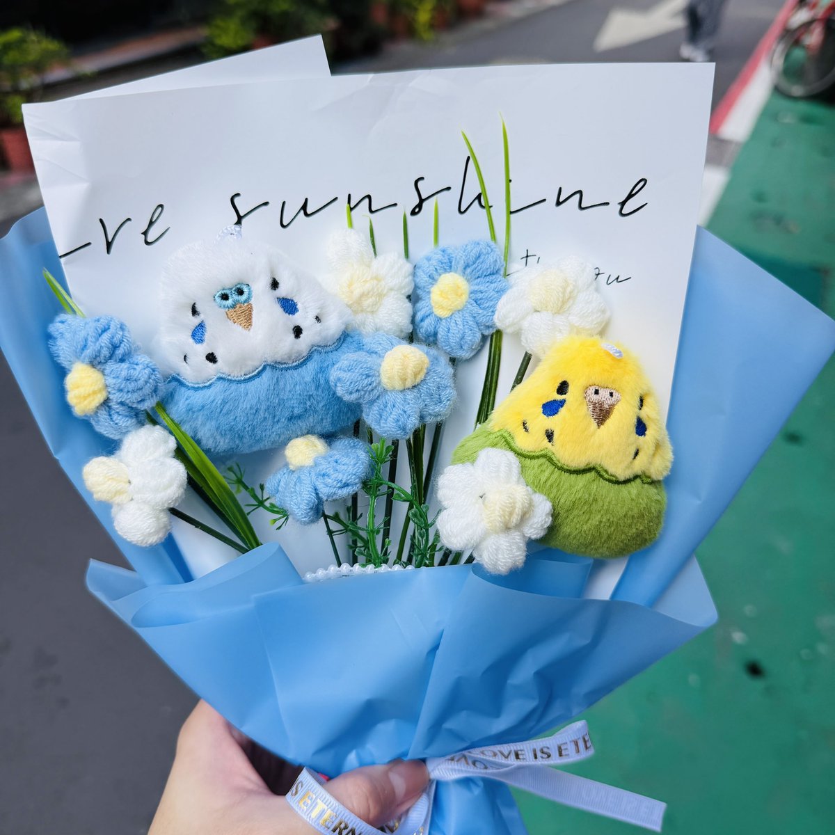 cherrylee33388's tweet photo. 新的小鳥花束 🌸 🌼 

放上同色系的小鳥，配起來好柔和❤️ https://t.co/UloK3cB7dr