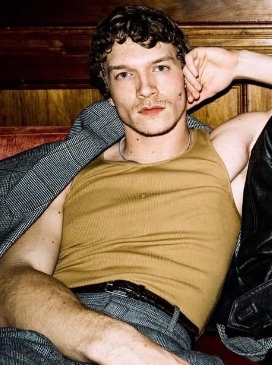 nat. 🪩 tweet media