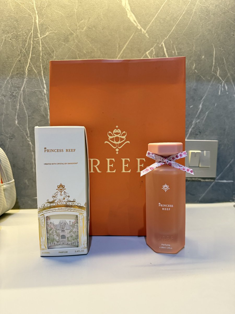 HangLover99's tweet photo. Preloved PRINCESS REEF PERFUME — 100% original ✨  
100ml, full packaging + include pouch 🎁  
Baru dipakai 1x (test aroma aja), masih full banget.  

Aku beli bundle, jadi jatuhnya sekitar 660K/an per item.  

Dijual cuma 500K 🤍  
(Compare: di olshop Indo bisa sampai ±1 juta) https://t.co/z2JCi5JKXZ