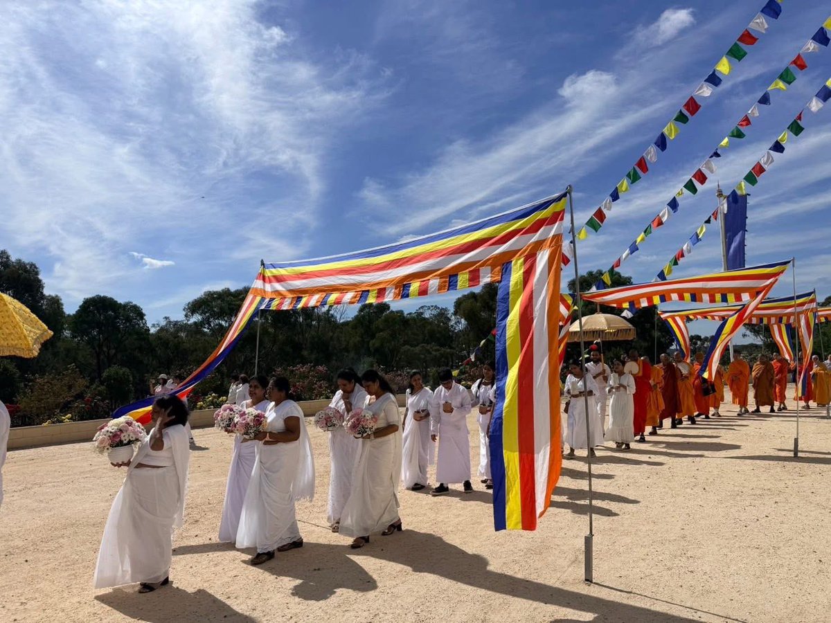 ปลื้มใจ! วัดพระธรรมกายเมลเบิร์นร่วมพิธีสำคัญ ณ The Great Stupa of Universal Compassion รับรอง “หน่อพระศรีมหาโพธิ์” อายุ 2,300 ปี สู่มรดกวิกตอเรีย เชื่อมสายใยพุทธบริษัท 4 ทั่วโลก สะท้อนพลังสามัคคีและมหากรุณา 🌿✨