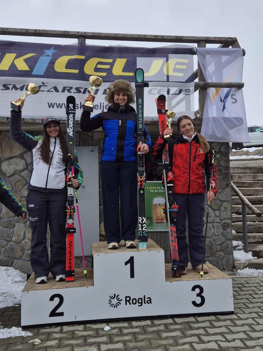 sc70trieste's tweet photo. #rogla #slovenia Ancora un prestigioso podio per Anna Carboni. Nel gigante #fisrace la 70er chiude al 3° posto, a 0,44 centesimi dalla seconda, Caterina Sinigoi, pure lei triestina. L’altra 70er, Bea Jakominic, termina al 21° posto #sciclub70 #scialpino https://t.co/nwH5FvKUry