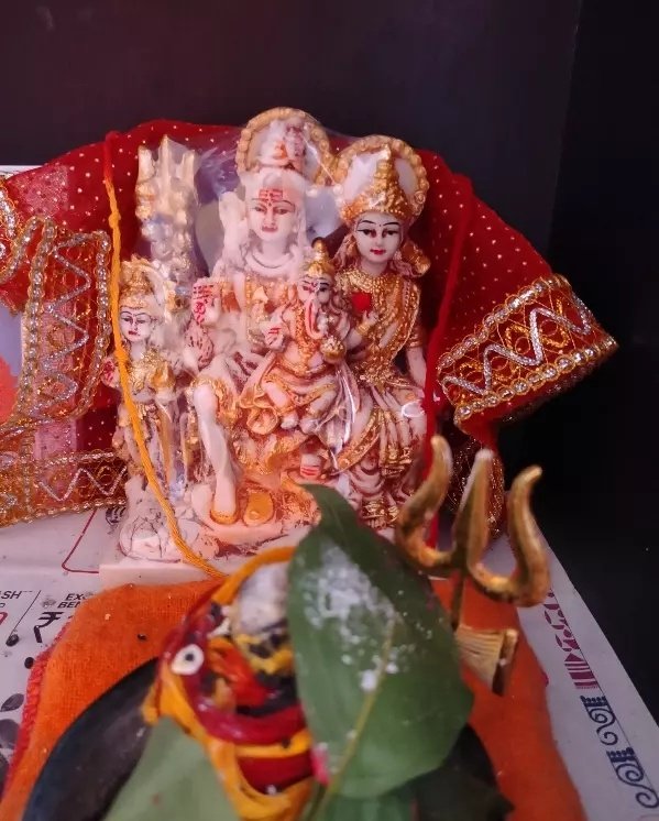 Love should be such that steadfast like Shiva and loyal like Parvati. ❤️ 
#HarharMahadev 🙏