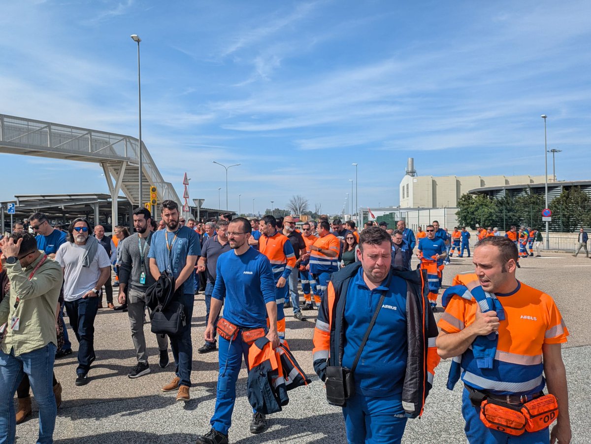 ccooand_FI's tweet photo. EXITO TOTAL CONCENTRACION DE AIRBUS-ESPAÑA‼️
Tras la Concentraciones está mañana en los 6 centros de trabajos de Airbus. La  Dirección de la empresa nos convoca a una reunión 15:00horas YA‼️
💪No perderemos Poder ADQUISITIVO‼️ https://t.co/QVaF1M1Wvh