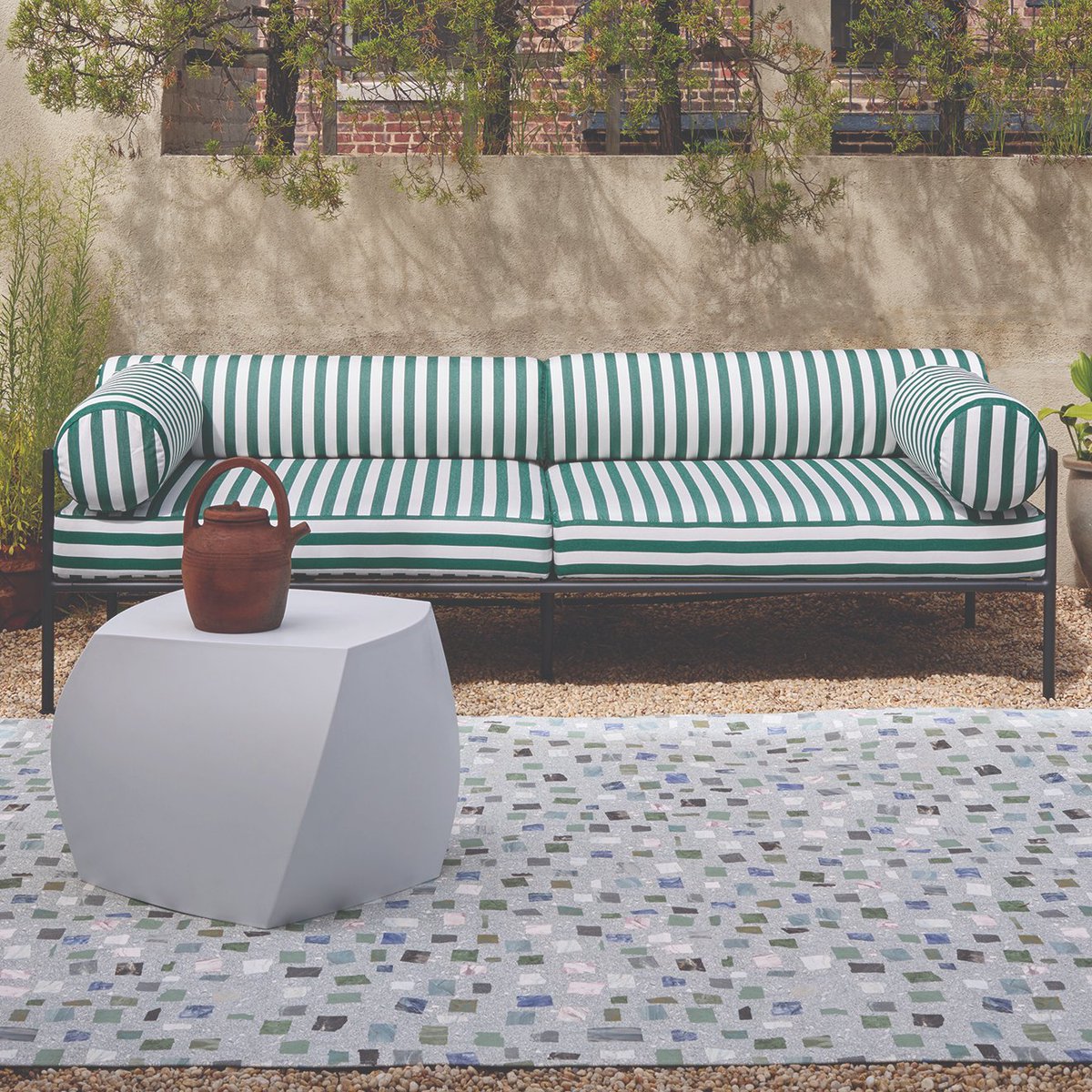 Pasquesis's tweet image. Chilewich designs... wonderful patterns, stripes, solids... perfect for patios, too. #Chilewich #rugs #outdoors #indoors