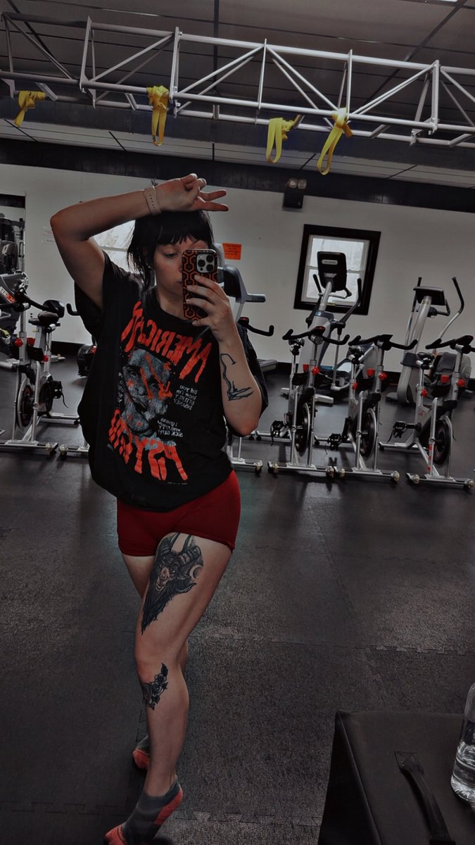 𝐥𝐢𝐯𝐢𝐧𝐠 𝐝𝐞𝐚𝐝 𝐠𝐢𝐫𝐥 🦇 tweet media