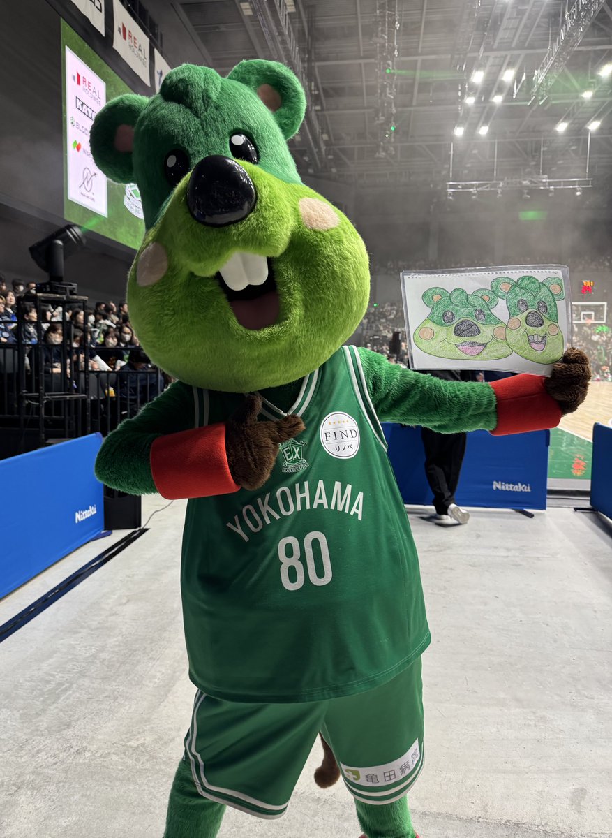 tanuchan104's tweet image. 念願のPick &amp;amp;Rollにも会えて嫁ちゃん画を見せられた☺️
Rollは初日に見せたの２日目にも覚えててくれて、「おう！昨日そこに座ってたん覚えてるで👈」って言うてくれた✨
Pickは「僕らだ〜🫵！」って喜んでくれた✨
2人ともニャリンがま口👛撫でてくれたしええ子達やった😍
#Pick
#Roll