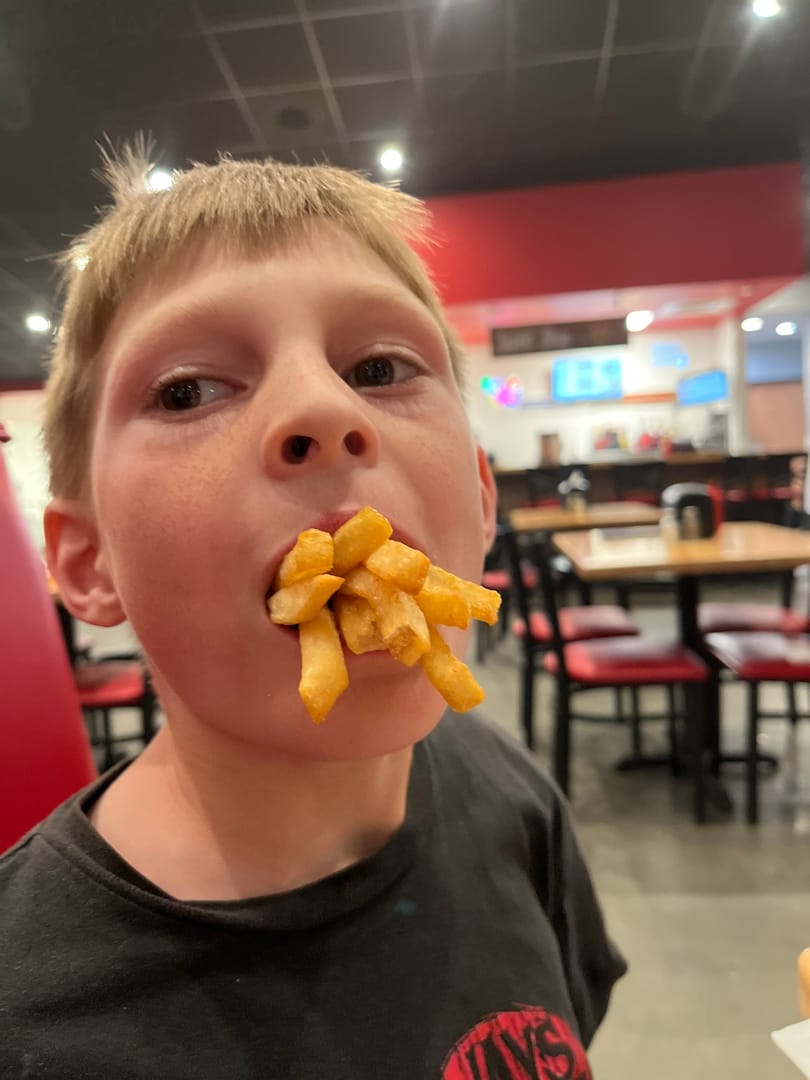 Hwy55Burgers's tweet image. Yeah, this kid's got the right idea. #Hwy55 #FreshAt55 #RetroVibes #TreatYourself #ShakeLife #MadeToOrder #BurgerFriends #HighwayGoers #FreshFood #People #AwesomePeople #Posing #Pictures #Music #Community #Friends #Hwy #NC #SC #TN #FL #MO