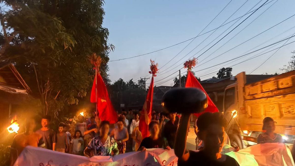 naingnaingaung's tweet photo. Even after years of terror since regime change, DDMSC marched tonight in Tanintharyi. Their banner says it all: “We don’t want the fake government of the Military Council.”

#DaweiProtest
#2026Mar23Coup
#WhatsHappeningInMyanmar https://t.co/1JdR1bqFX6