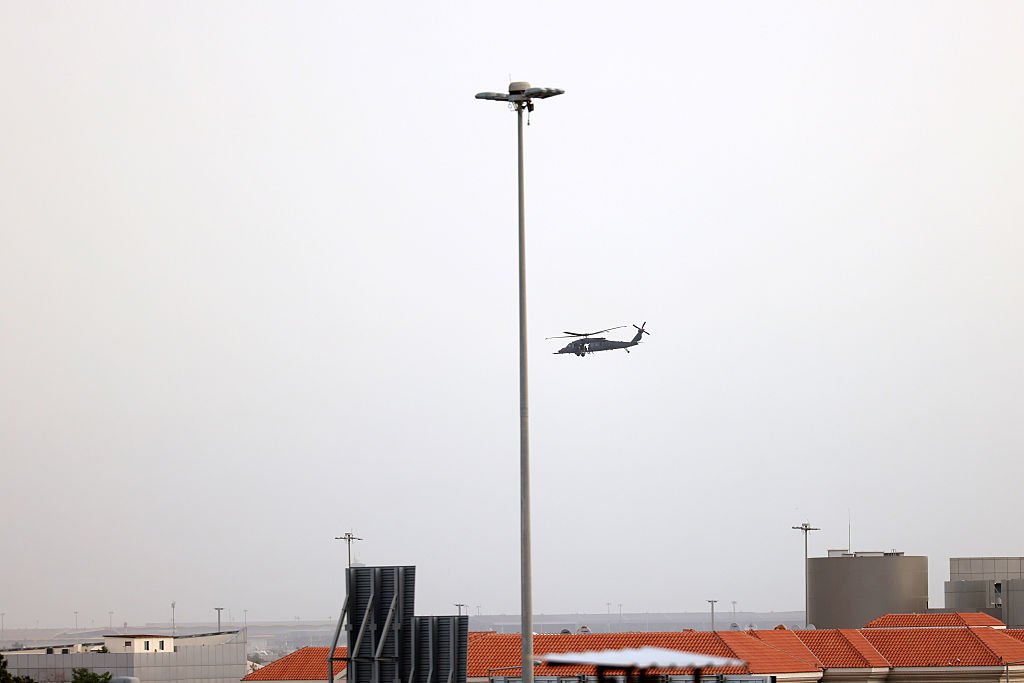 DDIndialive's tweet image. Qatar Helicopter Crash: A helicopter crash in Qatar has left six dead, with one person still missing. Authorities say the aircraft went down during a routine mission due to a technical malfunction; search operations are ongoing.

#Qatar #HelicopterCrash #BreakingNews #WestAsia