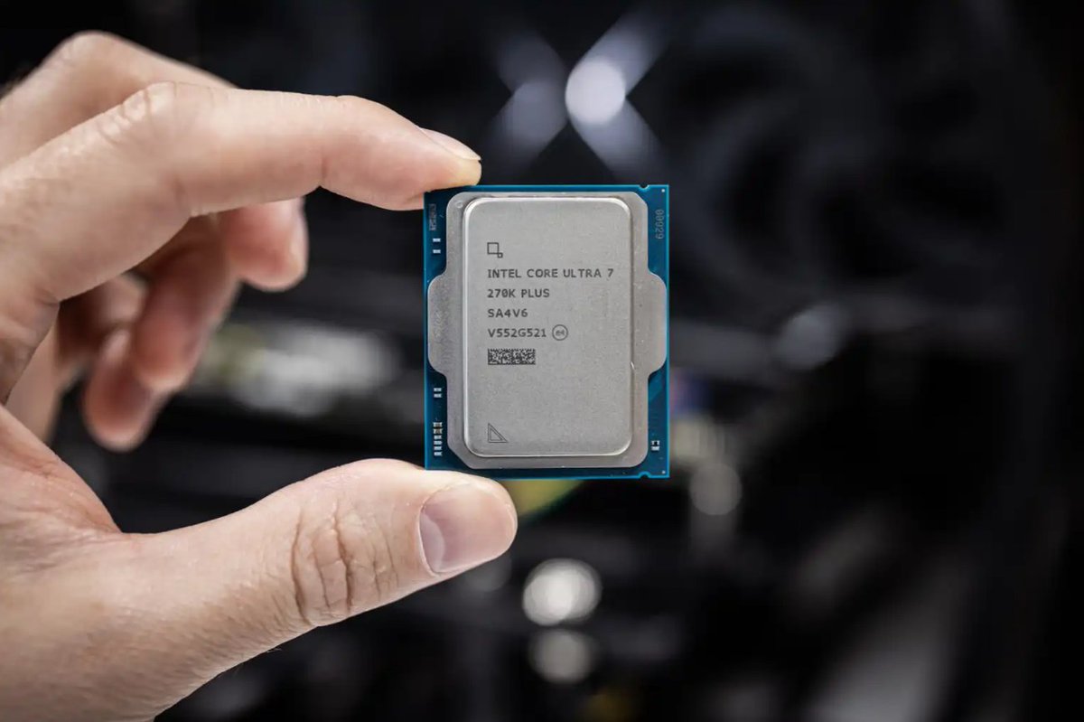 PCWorld tweet media