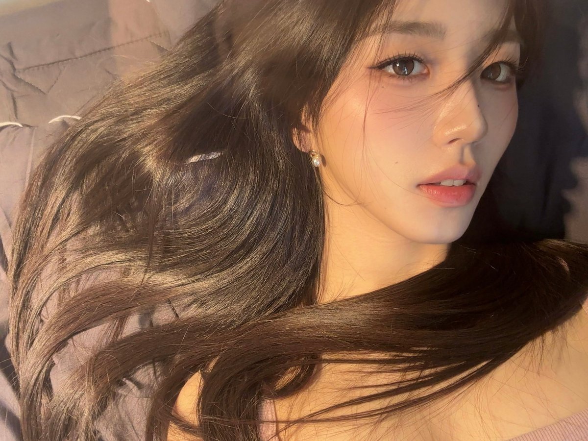 s14lvr's tweet photo. SHE'S NOT DONE YET WTF https://t.co/unikZZ7PEb