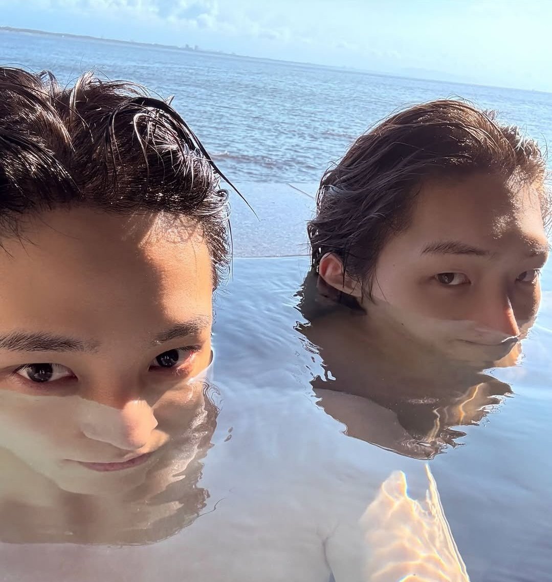 Jonathan Daniel, 蓝. tweet media