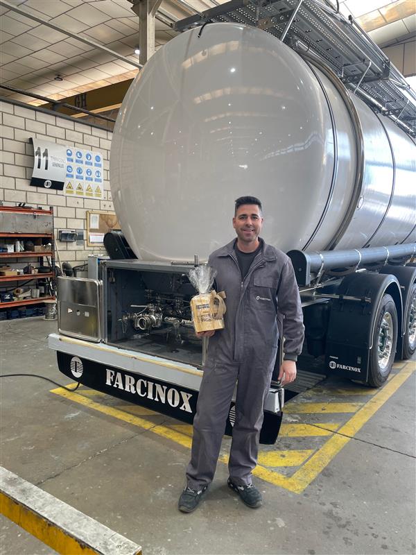 Ayer fue el cumpleaños de Vita Tronco, un compañero que lleva más de una década de compromiso, experiencia y dedicación que han contribuido al crecimiento de Farcinox. 

Gracias, Vita, por tu constancia, tu profesionalidad y por seguir sumando día a día

¡Feliz cumpleaños! 🎂