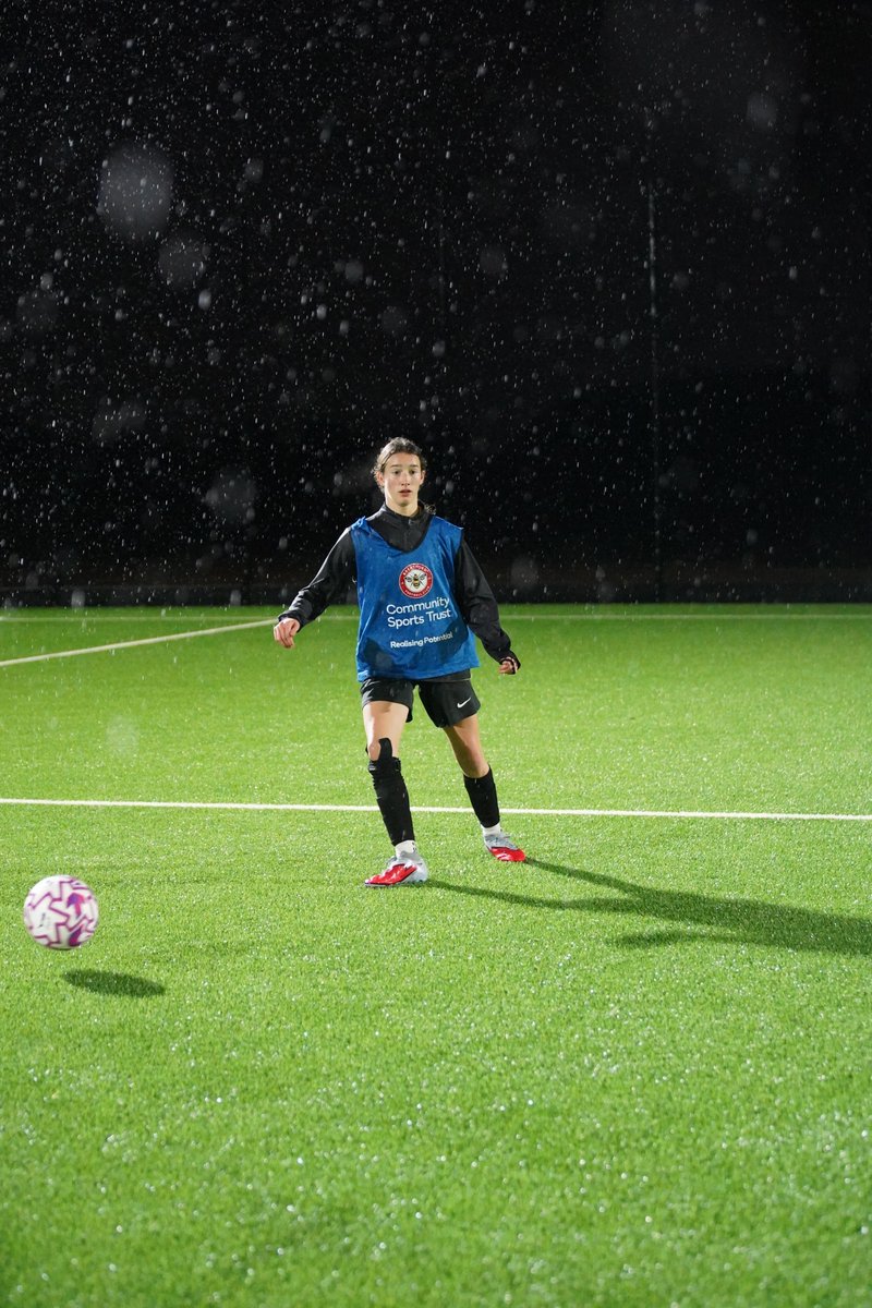 BrentfordFCCST's tweet image. 𝐆𝐢𝐫𝐥𝐬 𝐅𝐨𝐨𝐭𝐛𝐚𝐥𝐥 𝐃𝐞𝐯𝐞𝐥𝐨𝐩𝐦𝐞𝐧𝐭 𝐂𝐞𝐧𝐭𝐫𝐞 𝐓𝐫𝐢𝐚𝐥𝐬 ⚽️

📅 Monday 30 March
🙋‍♀️ Under 9's through to Under 16's
📍 Jersey Road, Brentford
ℹ️ Time slots for age groups and book on here ➡️ brentfordfccst.bookinglive.com/book/add/pg/183

#RealisingPotential #Trials