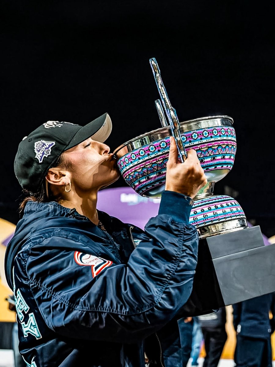 CamWoodBats's tweet image. Congratulations to @bayleekling on being voted MVP and to @SultanesOficial for winning the championship!! 🙌💥🥎

We’ve had a blast watching y’all play! 🎉

#softball #sultanes #championship