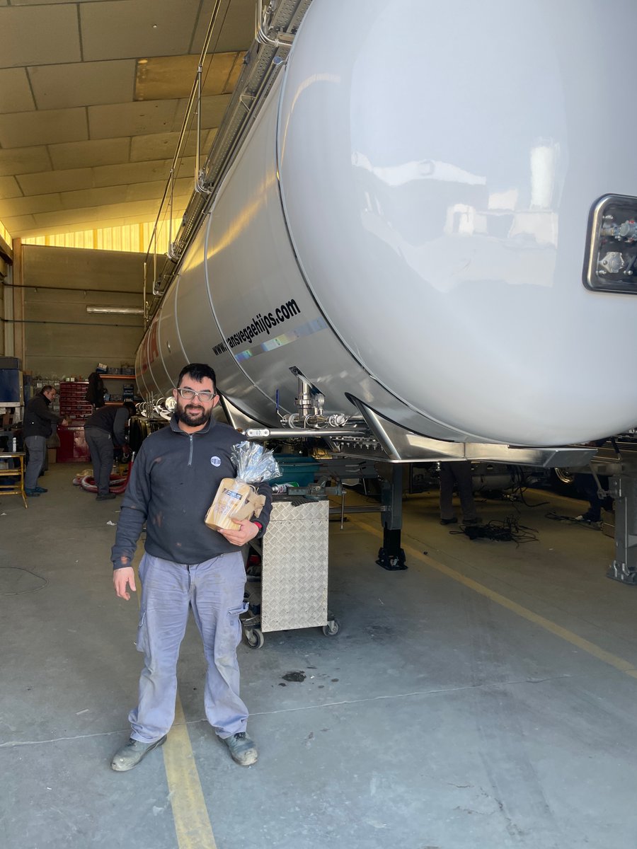 Ayer también fue el cumpleaños de David Zarco, quien en sus 3 años en Farcinox ha demostrado ser un gran profesional y, sobre todo, un gran compañero.

Gracias, David, por tu energía y por formar parte de este equipo 🤝

¡Feliz cumpleaños! 🎂