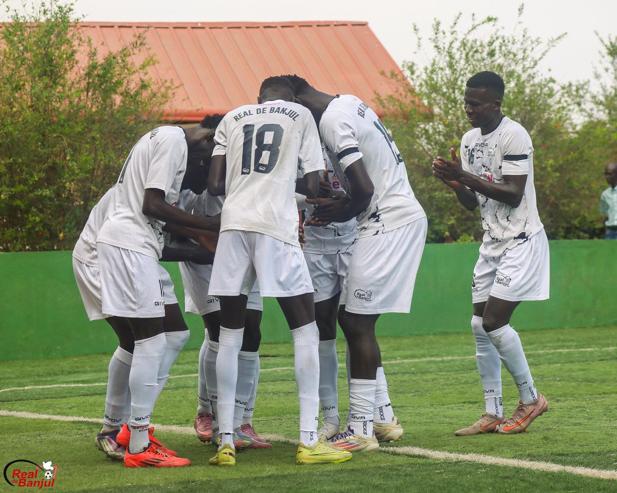 RealDeBanjulFC's tweet image. 𝐓𝐡𝐞 𝐟𝐢𝐫𝐬𝐭 𝐠𝐚𝐦𝐞 𝐨𝐟 𝐭𝐡𝐞 𝐫𝐮𝐧-𝐢𝐧 𝐚𝐭 𝐭𝐡𝐞 𝐟𝐨𝐫𝐭𝐫𝐞𝐬𝐬 𝐜𝐨𝐦𝐞𝐬 𝐭𝐨𝐦𝐨𝐫𝐫𝐨𝐰 #COYW 🤍💪🏽!

The City Boys will host Bombada FC in the first fixture of the second round at LYDSA tomorrow. See y'all Whites at the fortress. 

#rdb #therunin #champions