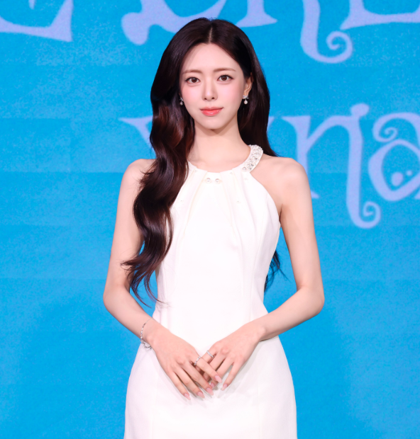 ITZY's Yuna when asked about being part of the JangKaSullYu visual line:

"I'm grateful for that, with the solo stage, I want to show that I'm also an artist with strong capabilities as a solo performer. Please look forward to not just my visuals, but my skills as well.'