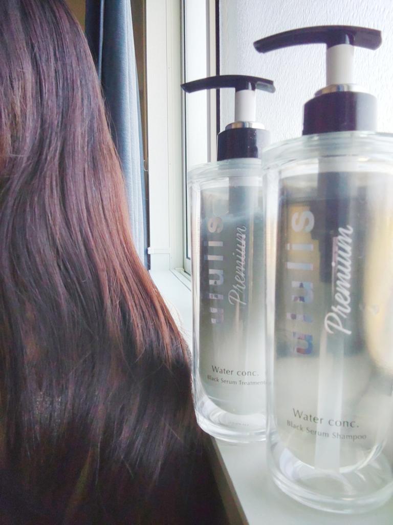 latte_lapin's tweet photo. #PR ululis ウルリス プレミアム ウォーターコンク ブラックセラム シャンプー/トリートメントを１週間使ったよ✨結果、毛先の絡まりが気にならなくなりました！若干普段より寝癖が付きやすくなった気もするけど、絡まりまくりのストレスより断然良い☺️ボトルが黒系なのもオシャレで好きィ❣️ https://t.co/J9twAVQGD1