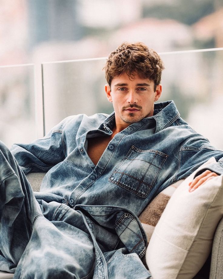 F1DreamBoy's tweet photo. @/𝐋𝐮𝐜𝐚𝐃𝐚𝐯𝐢𝐝𝐬 𝐩𝐨𝐬𝐭𝐞𝐝 :

happy  monday  !!  getting  ready  for  Japan  . https://t.co/lhjHIFc0fY