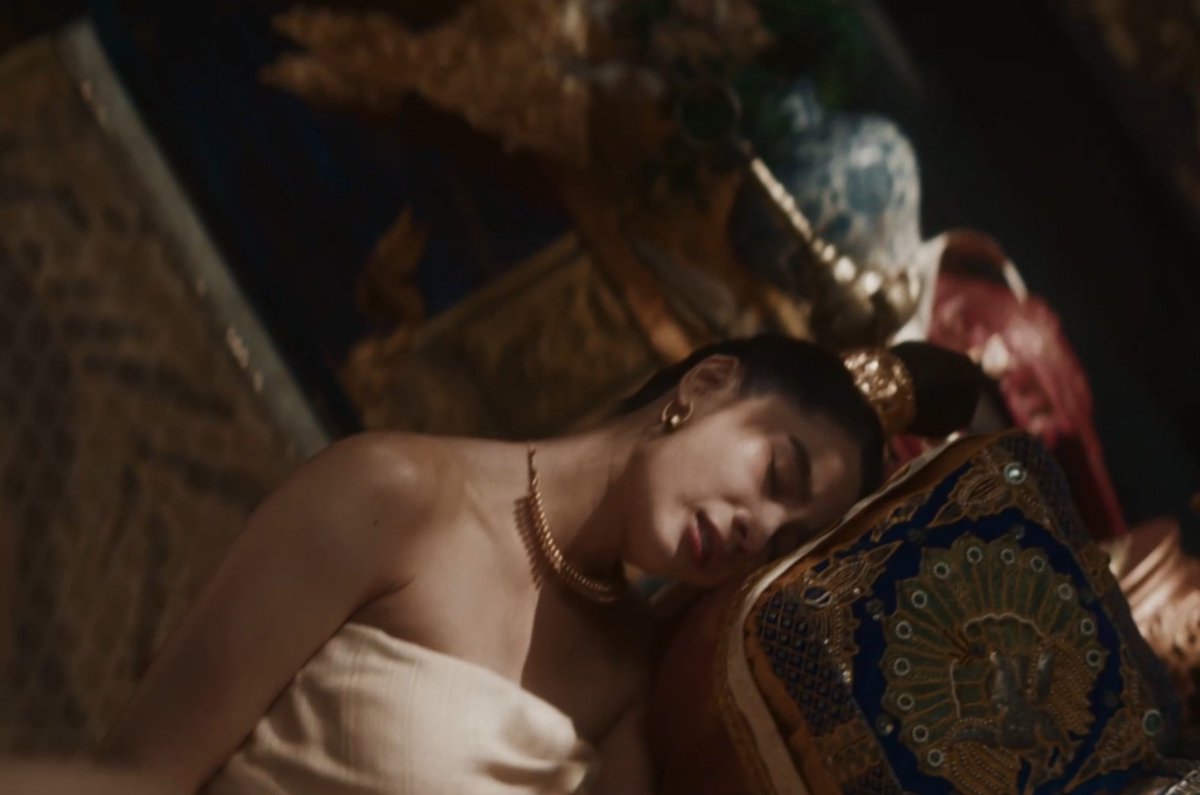 ดอกไม้แย้มกลีบ 🩷✨ tweet media