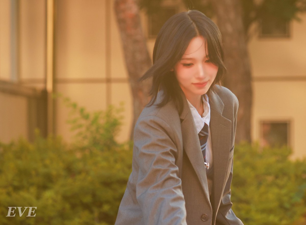 E🕸️ tweet media