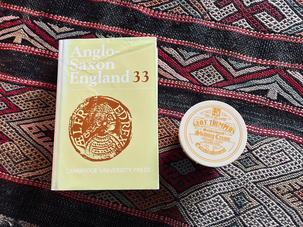 aelfgar_968's tweet photo. Just the kind of post I enjoy receiving, courtesy of Bennett &amp; Kerr Books (https://t.co/wNX4nCuS6W) and Geo. F. Trumper (https://t.co/fLx6JRVhyF) https://t.co/Yl6bDDkOnU