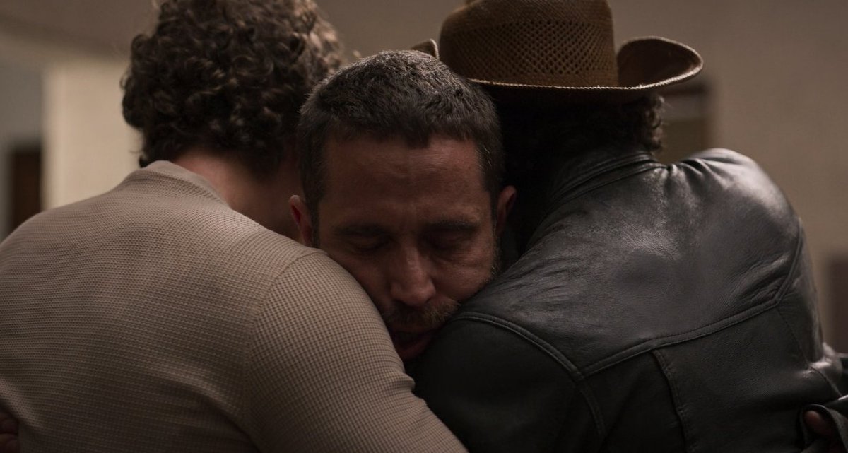 PasdeGavilanes's tweet photo. #PasiónDeGavilanes2 #PDG68 Los mellizos estallan de alegría al encontrarse a Franco de regreso en la casa. https://t.co/YtJICFLlqc