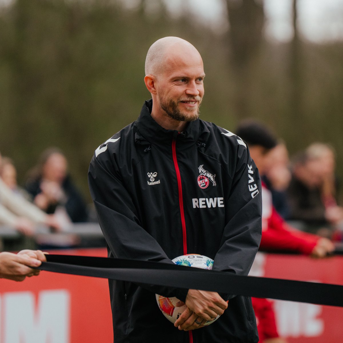 1. FC Köln 🇪🇸 tweet media