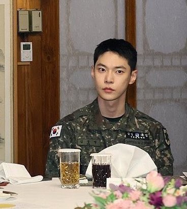 형 내가 게잡아줄까?
나지금말년병장이고,정글도갓다왓고,
                                                  
                                                         별것도 아닌 일.