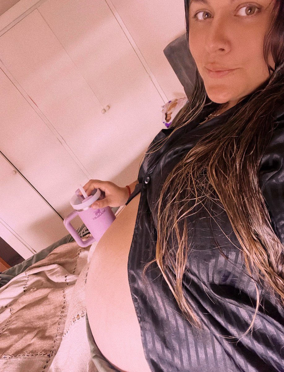 𝚅𝚎𝚛𝚘𝚗𝚒𝚌𝚊. tweet media