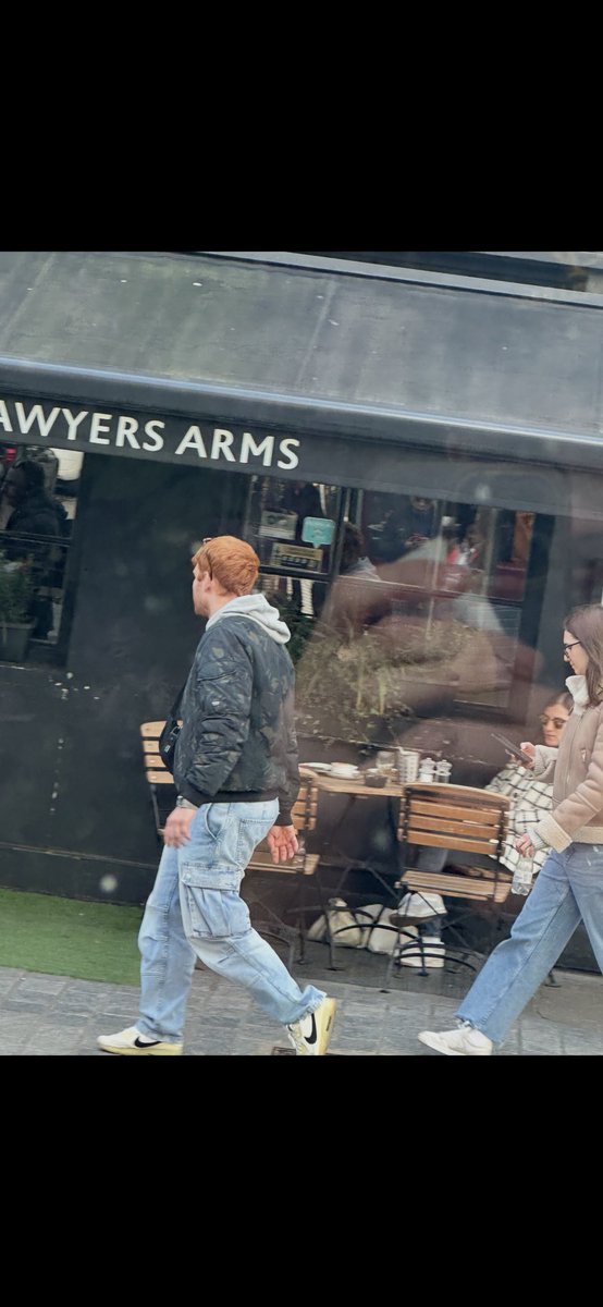 BeakyCreations's tweet photo. @edsheeran 
My son insists this was you today in London. Surely not?!?! https://t.co/jW56d9oBLf