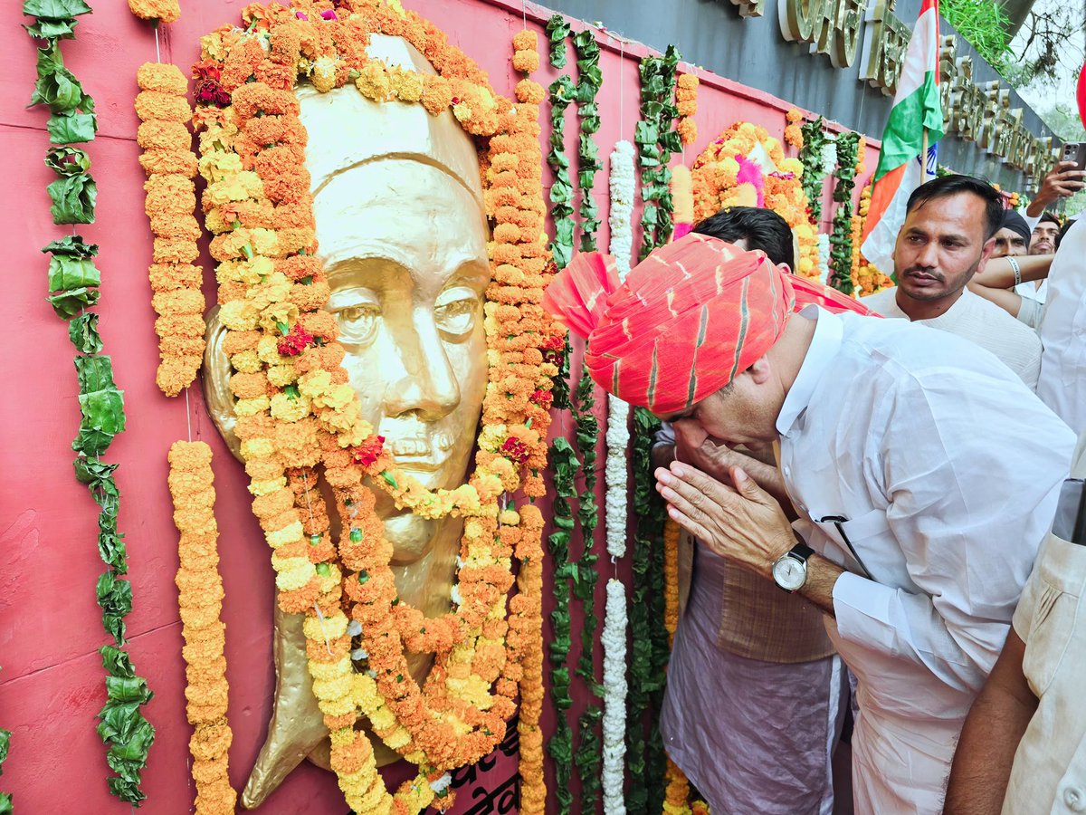 vedphullan's tweet photo. 🇮🇳 हुसैनीवाला राष्ट्रीय शहीद स्मारक 🇮🇳
आज हुसैनीवाला राष्ट्रीय शहीद स्मारक में
शहीद-ए-आज़म भगत सिंह,
राजगुरु व
सुखदेव
की पावन समाधि पर फतेहाबाद जिले के सैंकड़ों युवा साथियों के साथ
श्रद्धा-सुमन अर्पित करने का सौभाग्य प्राप्त हुआ। https://t.co/i27BYhclMM