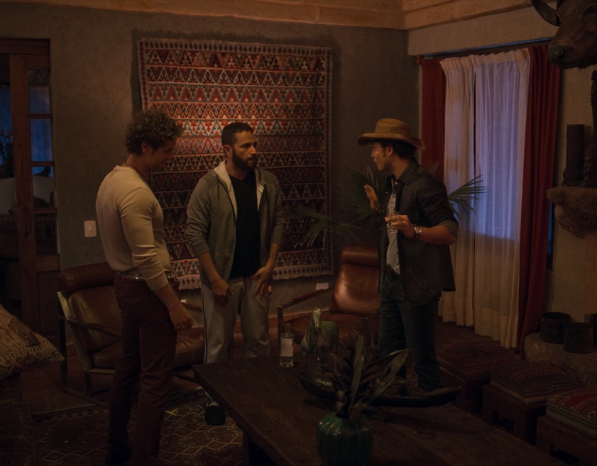PasdeGavilanes's tweet photo. #PasiónDeGavilanes2 #PDG68 Franco sufre un desvanecimiento cuando sus sobrinos le dan de beber para celebrar su regreso. https://t.co/4FuIKMJ0n5