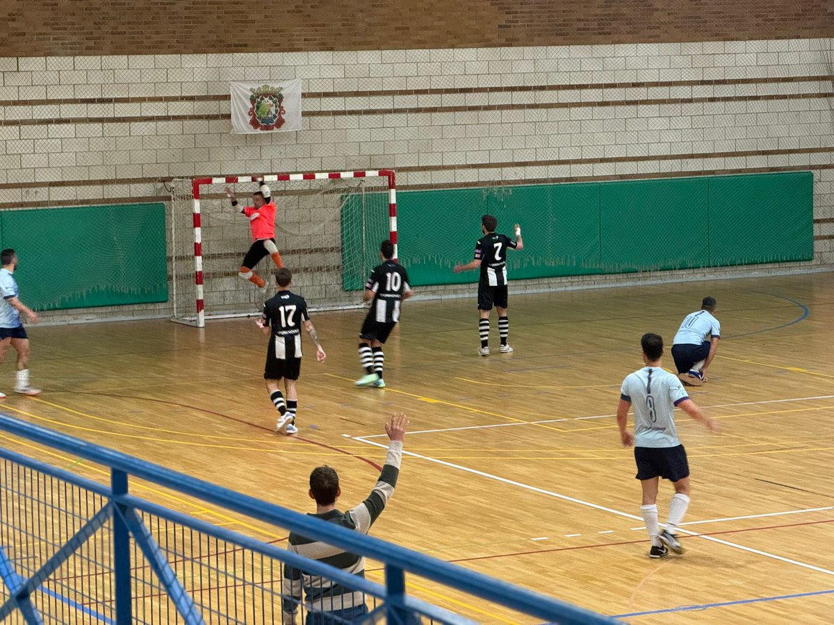 Guardado1329's tweet photo. Continuamos con la mala racha en la Balona, toca seguir trabajando duro y confiar en que saldremos adelante lo que resta de temporada.
Por su parte con el Decoraciones Jesús Cao, a pesar del empate cosechado este finde, seguimos vivos en la lucha por la Liga https://t.co/OVYhwGuwb1