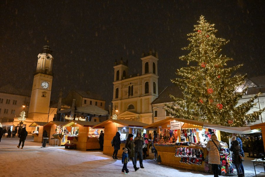 <a href="/GadSaad/">Gad Saad</a> there is zero mosque in Slovakia  

we never had one islamic attentats

regarding rapes 
Slovakia  1,6 per 100k 
France      60 per 100k
UK            100 per 100k

and our Christmas cities are beautiful