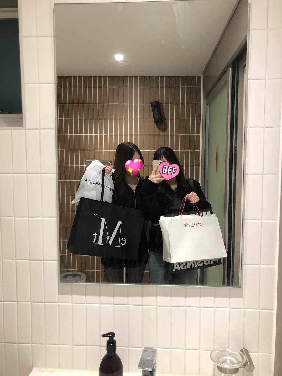 001010__ys's tweet photo. 久しぶりにオタク全くなし渡韓🇰🇷♡
ユノさんの誕生日近かったから広告探したけどまだ出てなかったの悔しい😭😭

今年か来年にはアチズのソウルコン渡韓したい໒꒱ https://t.co/g0C3NjJXw2