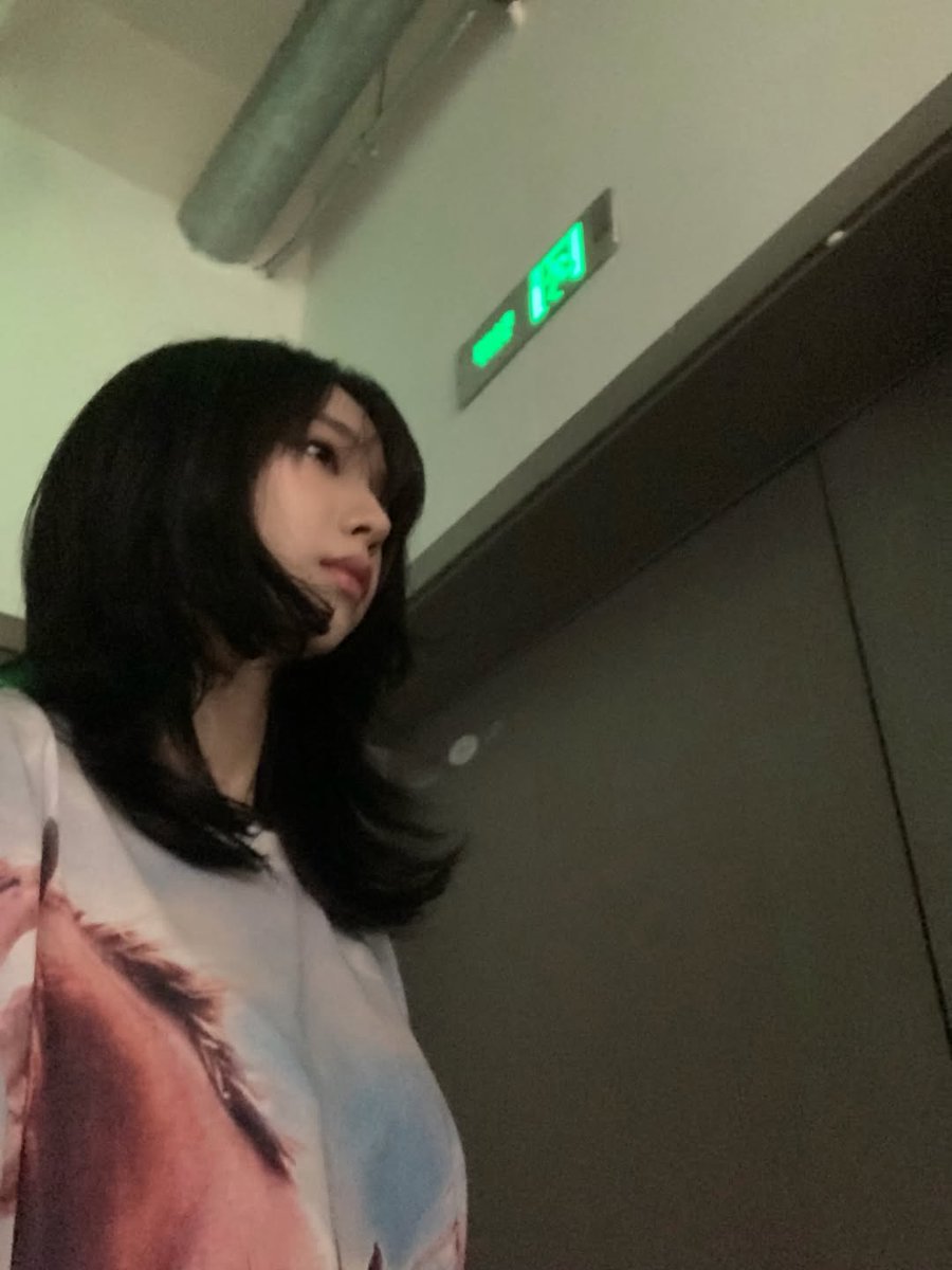 순간의 카리나 tweet media