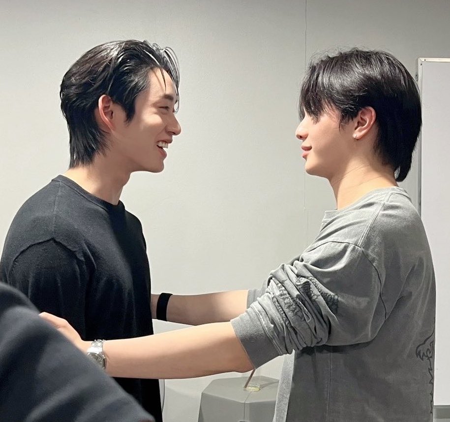 #YouManiacSeries 

อย่ามาจับได้ป้ะ                  เทอขอโทดน้า
       ไม่ชอบ                               มะกี้ผีเข้า