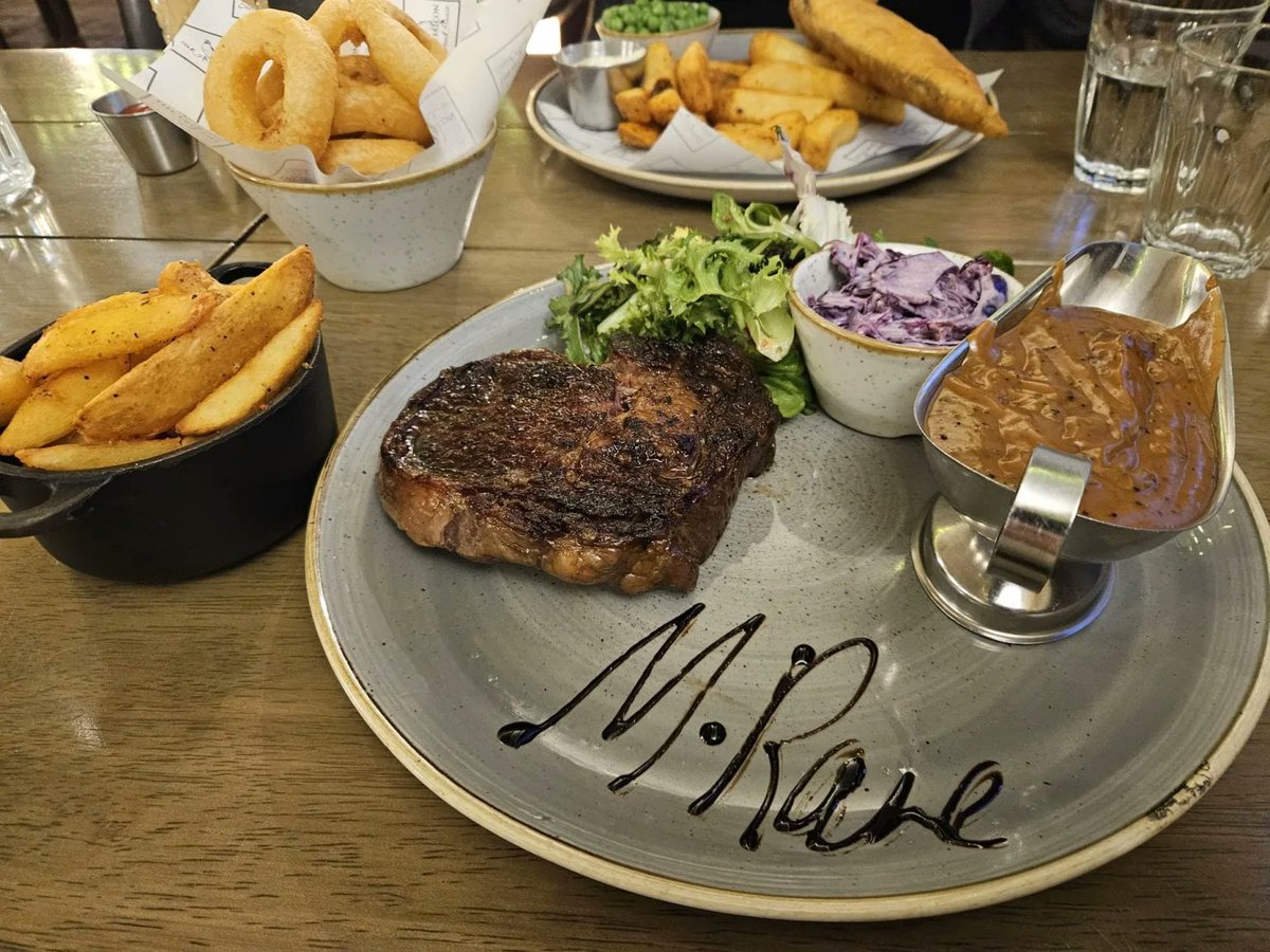 RJonTourUK's tweet image. Find out about visiting Wotton-under-Edge a town in the #Cotswolds on my #travelblog post.  Including walks, ghost hunting, #beeroclock and food out.

rjontour.com/wotton-under-e…