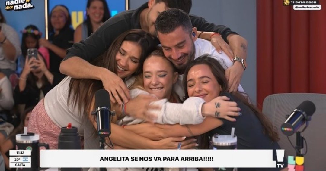 jimenalara1904's tweet photo. Los amo ❤️‍🩹😭 #nadiedicenada https://t.co/TZpHz7kqtc