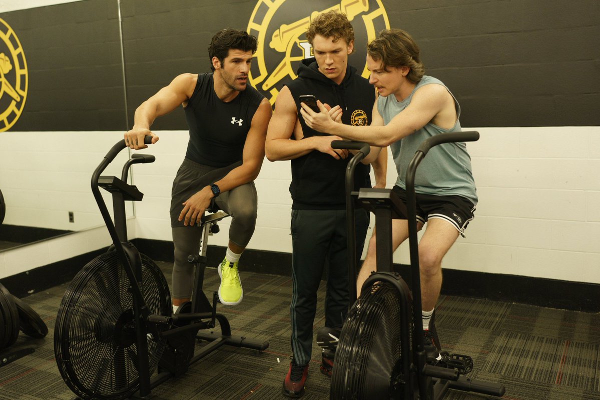 cay🪽🏒 tweet media