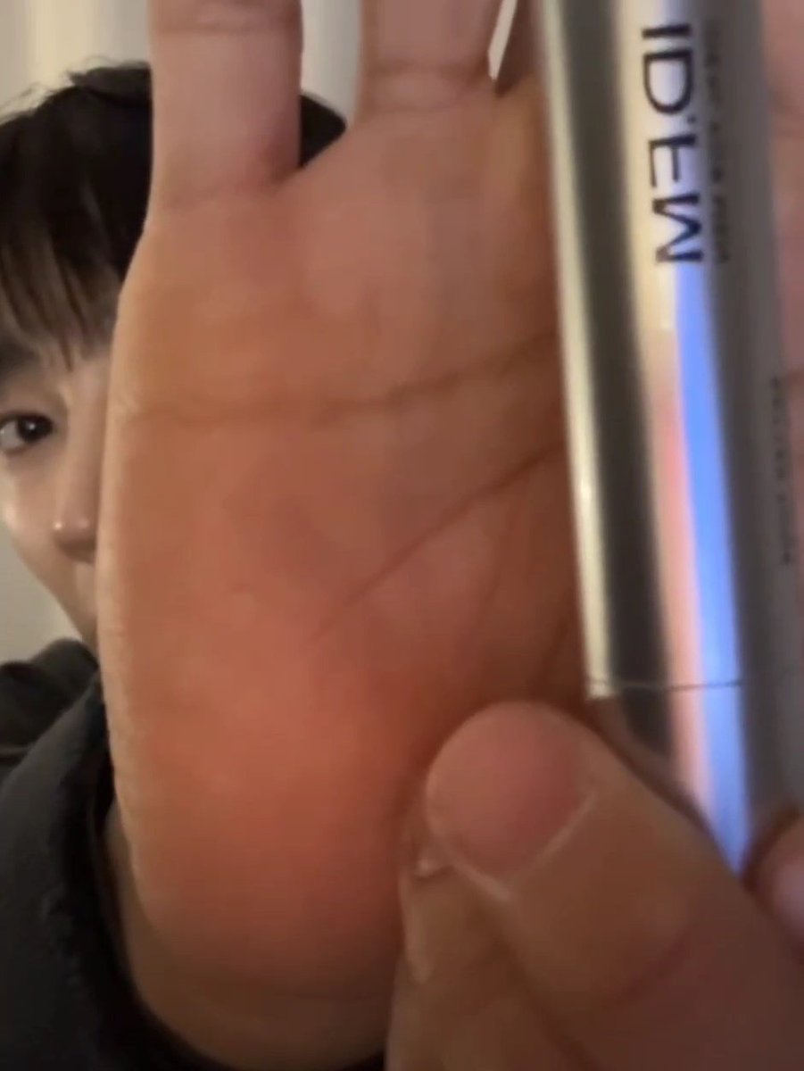 라스트본 tweet media