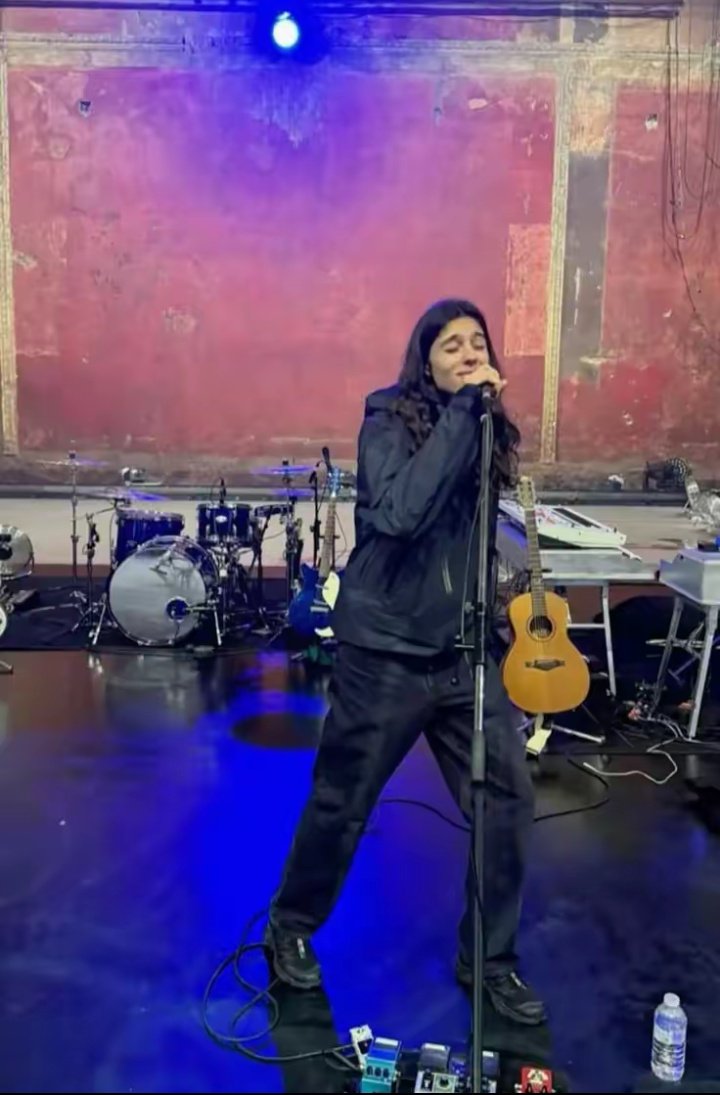 C ᥫ᭡ tweet media