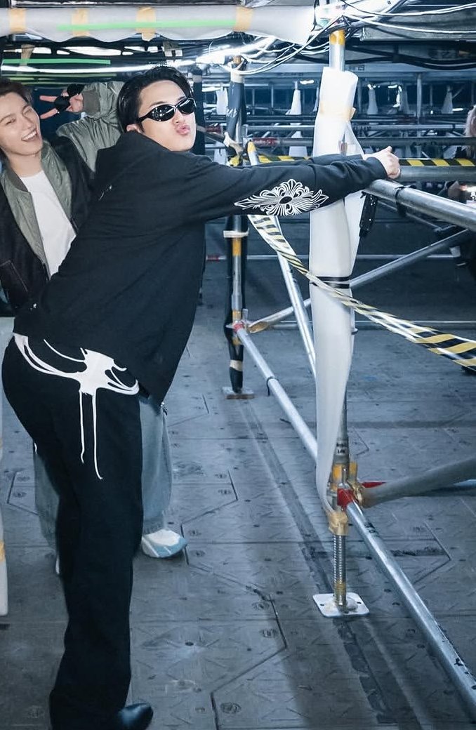 ตอนคุณด่าผม ผมยืนทำท่านี้อยู่อ่ะดิ