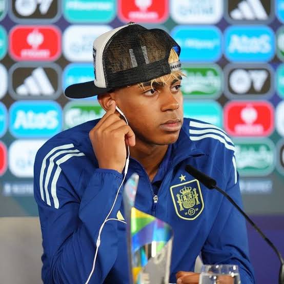 موها tweet media