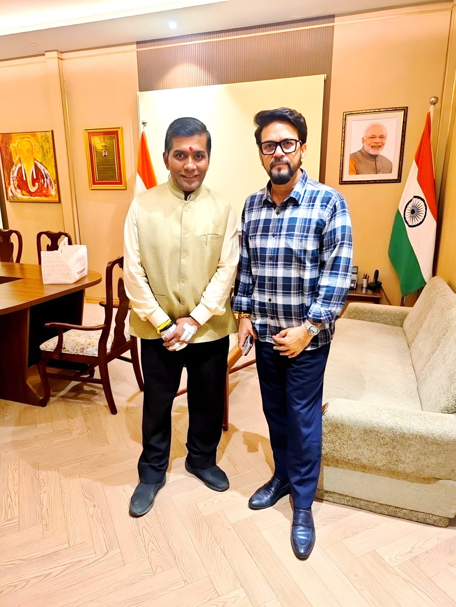 Dlsandeepthakur's tweet image. युवा हृदय सम्राट, पूर्व केंद्रीय मंत्री, पूर्व युवा मोर्चा के राष्ट्रीय अध्यक्ष, हमीरपुर के लोकप्रिय सांसद मा श्री @ianuragthakur जी से शिष्टाचार भेंट की!

उनका स्नेह और आशीर्वाद प्राप्त हुआ!
@BJP4Delhi
@BJP4Bihar
@BJP4India
 #BJYM #BJP #YuvaMorcha #Leadership  #HimachalPradesh